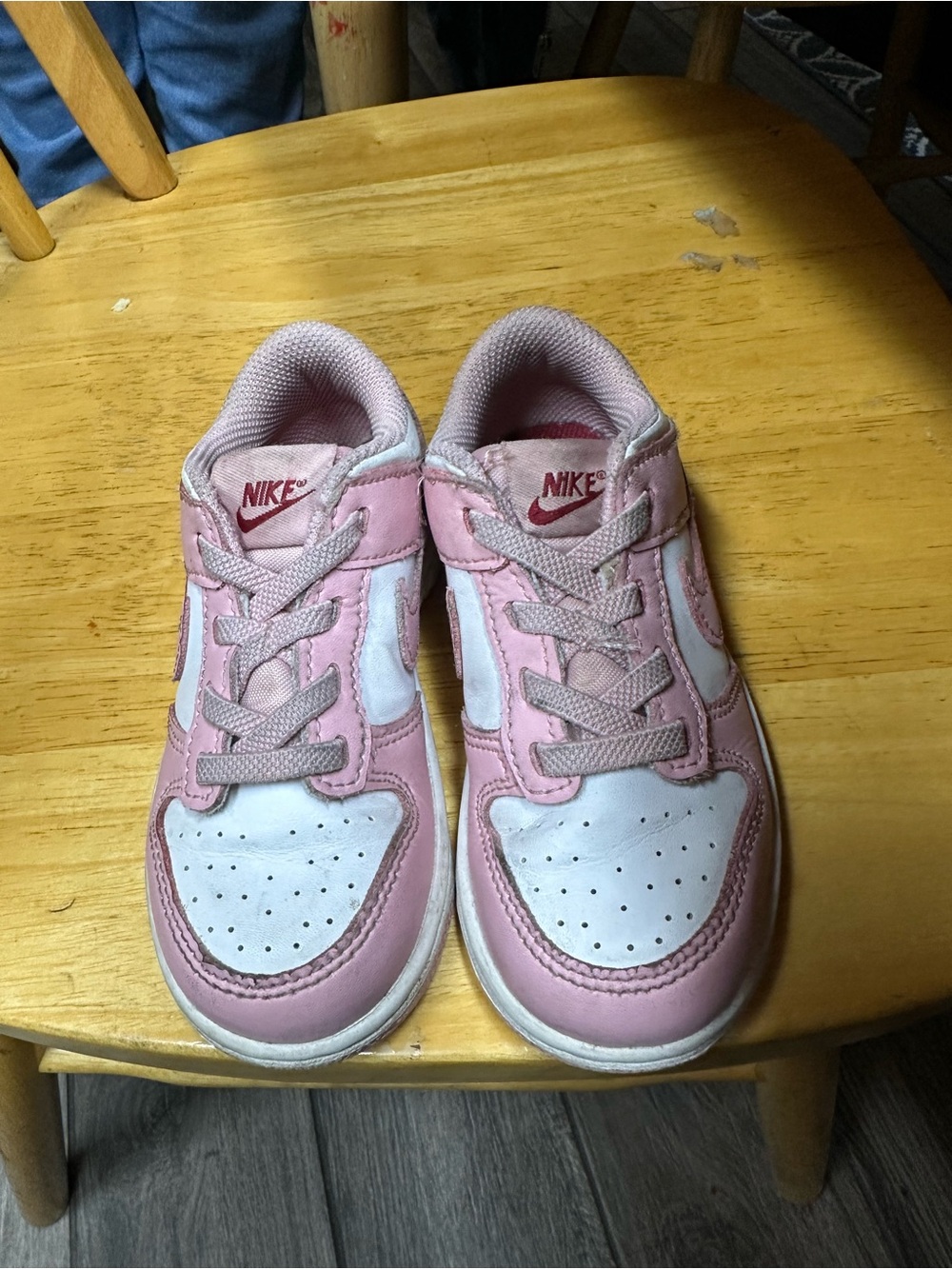 Nike Kids Pink and White Low-Top Sneakers with Red Logo